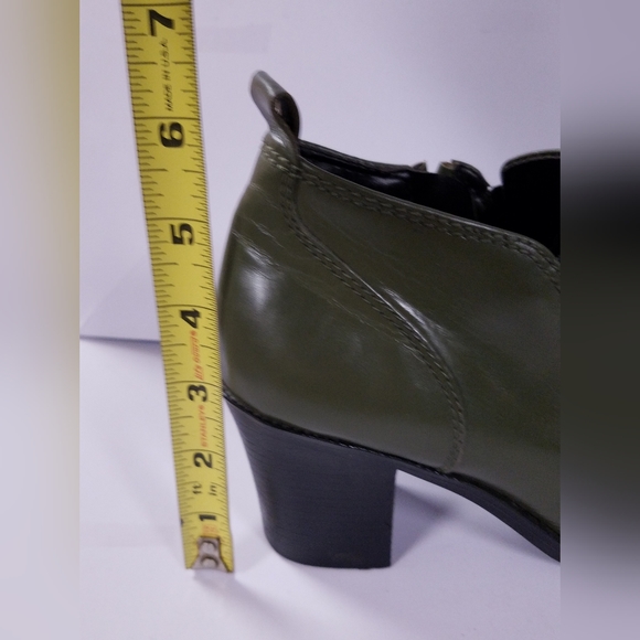 Newport News Easy Style Chunky Booties Army Green Size 5.5 - Picture 9 of 11